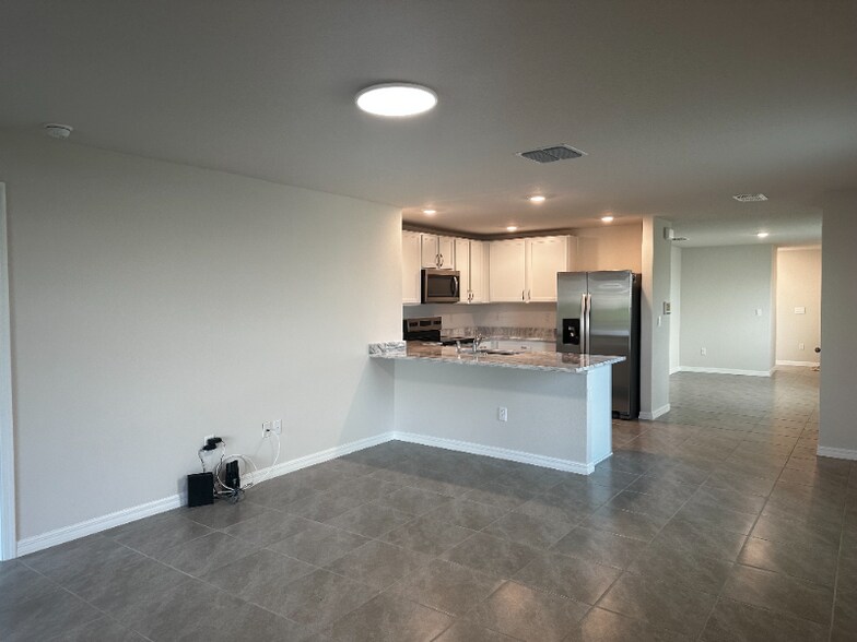 Building Photo - 3031 Rock Sound St