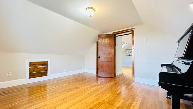 Building Photo - 62 Edgecliff Rd