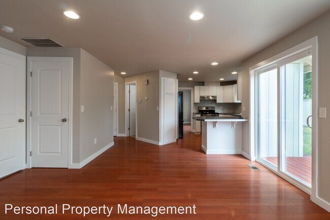 Building Photo - 3 br, 2.5 bath House - 708 NE 159th Ct