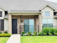 Building Photo - 2824 Applewood Wy