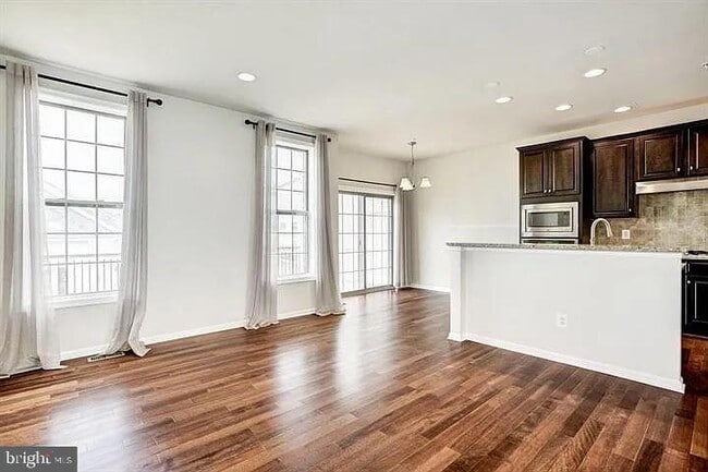 Building Photo - 22635 Norwalk Square