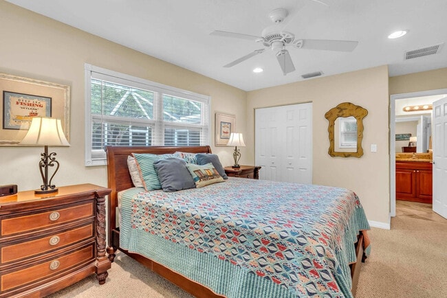 Building Photo - 2852 Gulf Gate Dr