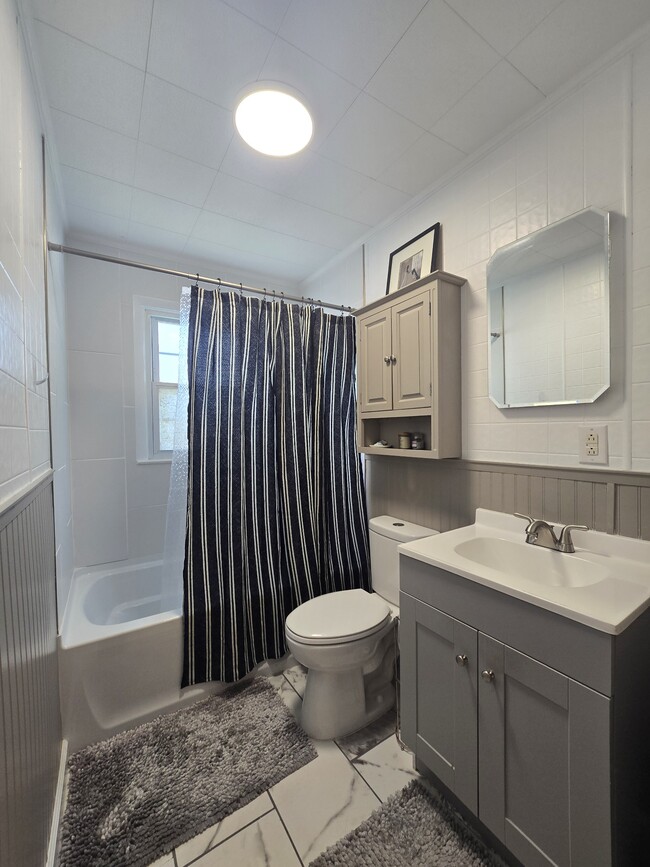 Building Photo - 1901 Cherry St