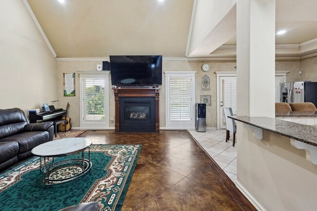 Building Photo - 4 Bedroom + Bonus Room & Office with Gorgeous Pool