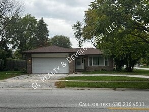 Building Photo - 1104 W 187th St
