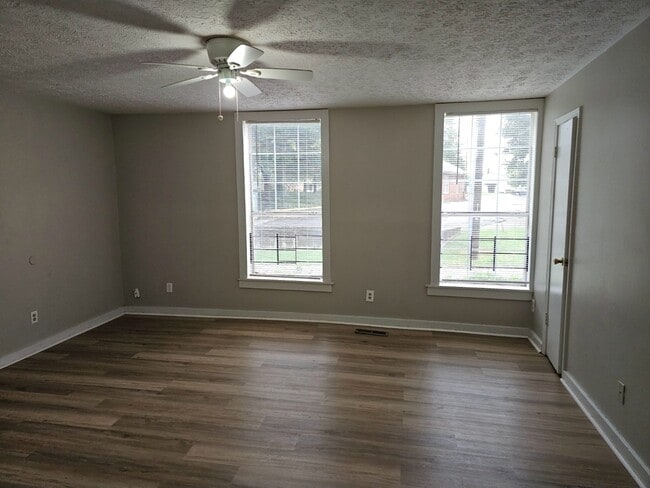 Building Photo - 422 Meriwether St