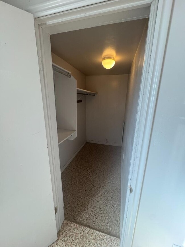 Building Photo - 18 Frontier St