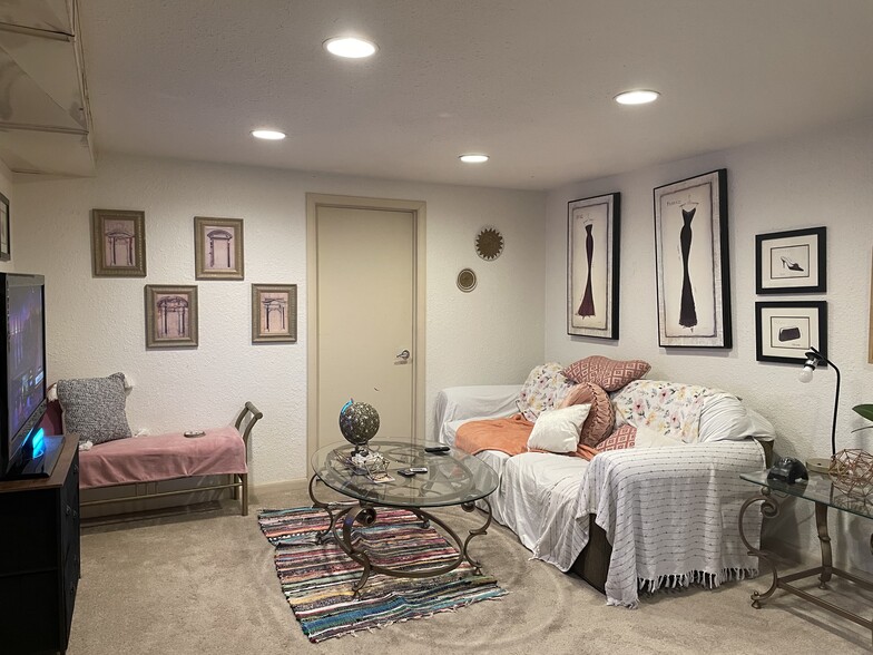 Building Photo - 3301 Kearney St