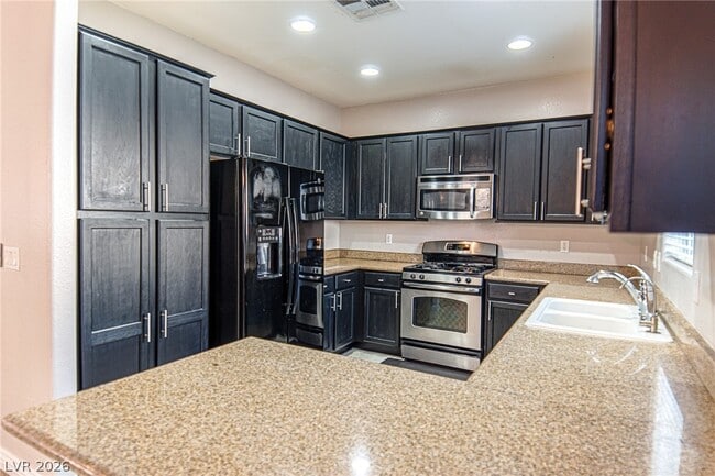 Building Photo - 6982 Majestic Palm Dr