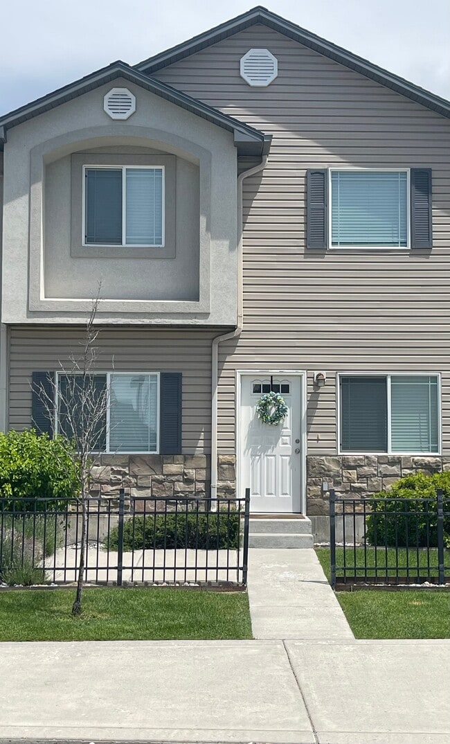 Building Photo - 1491 420 W
