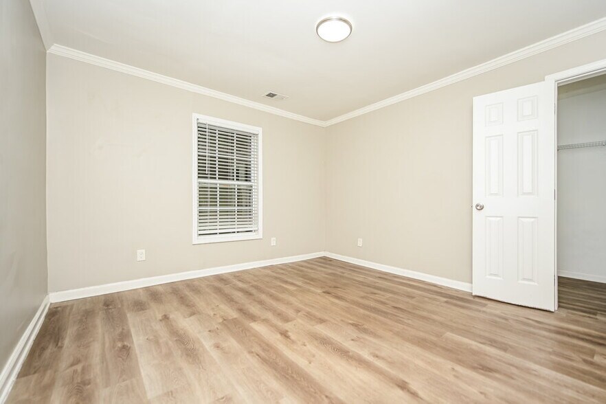 Building Photo - 1315 Dorsey St SW