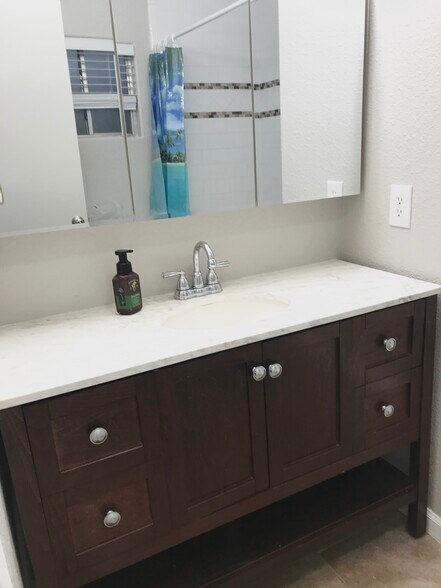 Building Photo - 3620 Mirror Ct