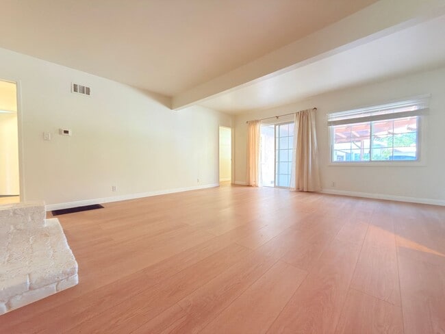 Building Photo - Stunning 4-Bedroom Home in Quiet North Hills