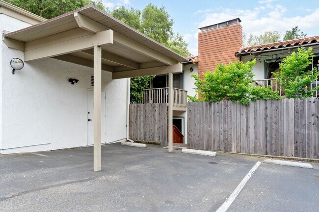 Building Photo - 2624 State St