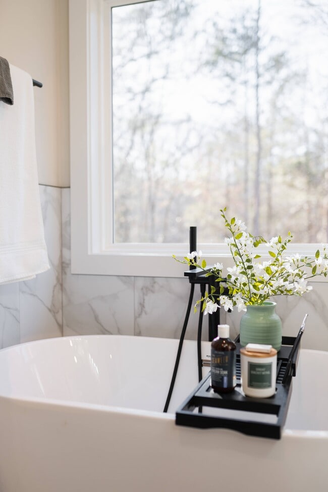 Building Photo - 104 Elohi Ln