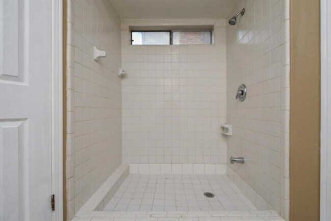 Building Photo - 7411 Betanna Dr