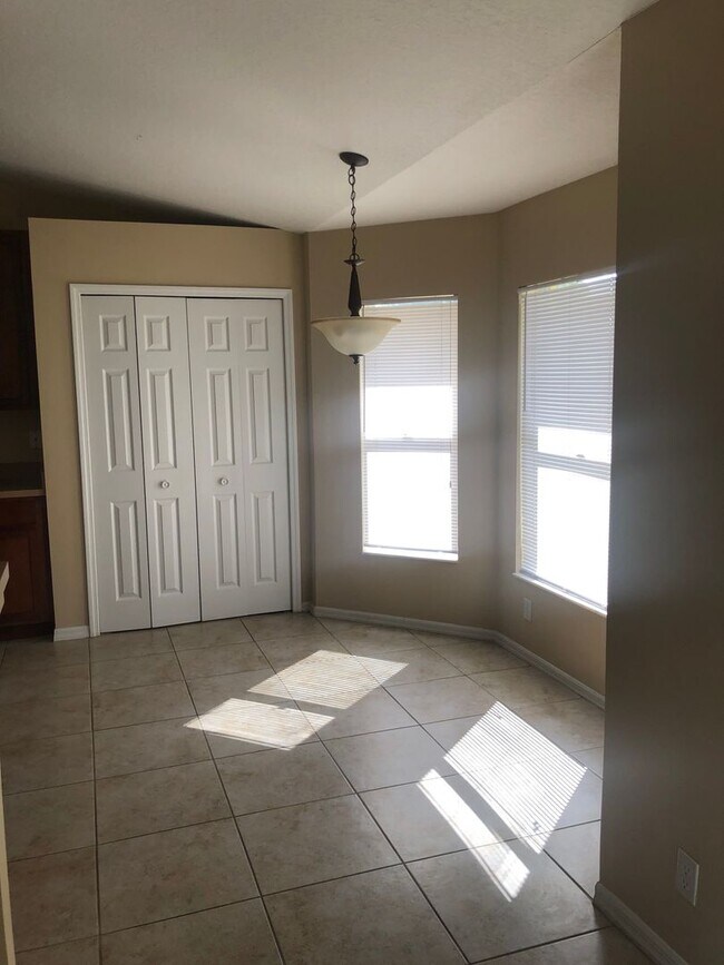Building Photo - 3 BEDROOM RENTAL HOME AVAILBLE NOW
