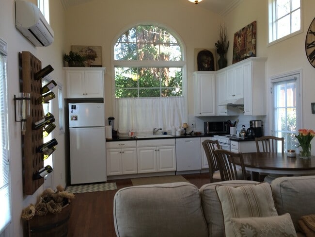 Building Photo - Beautiful Cottage Studio In Old Palo Alto