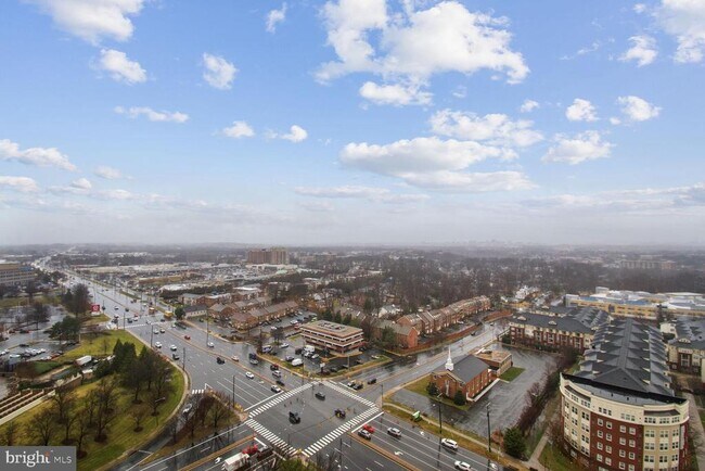 Building Photo - 3701 S George Mason Dr