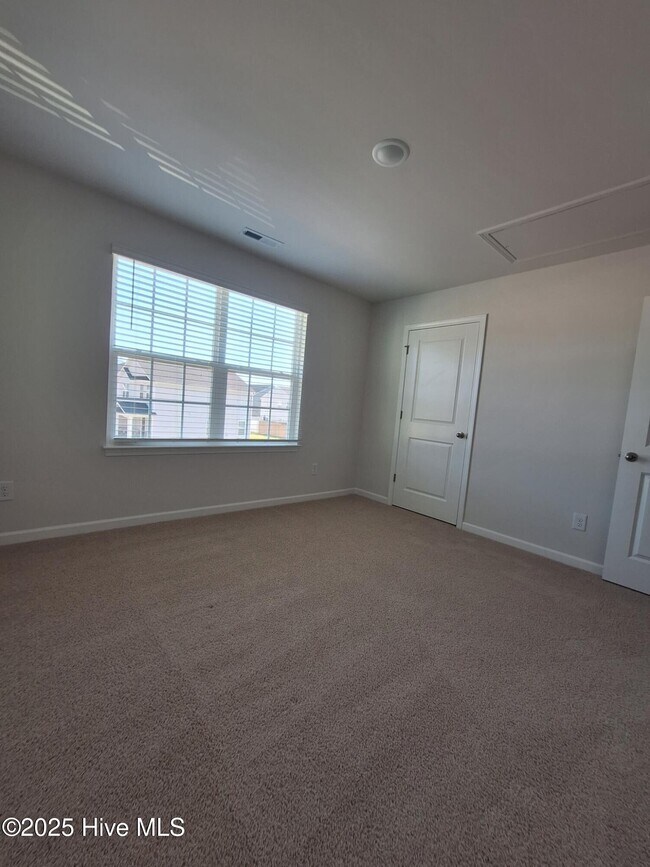 Building Photo - 1213 Fowler Dr