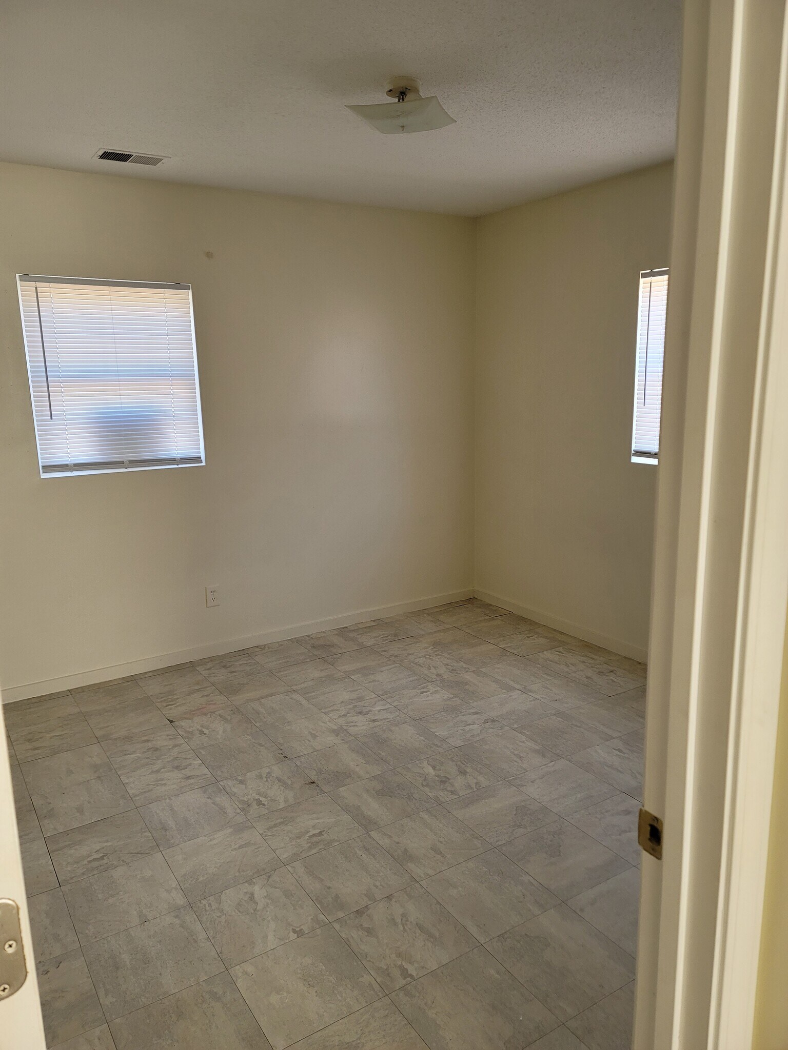 Building Photo - 346 Railroad Ave