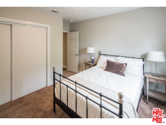 Building Photo - 705 N Dillon St