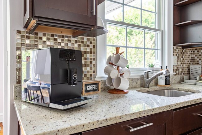 Building Photo - Fully Furnished Luxury Townhome | Walk to Downtown Princeton | 3 Beds | 3.5 Baths