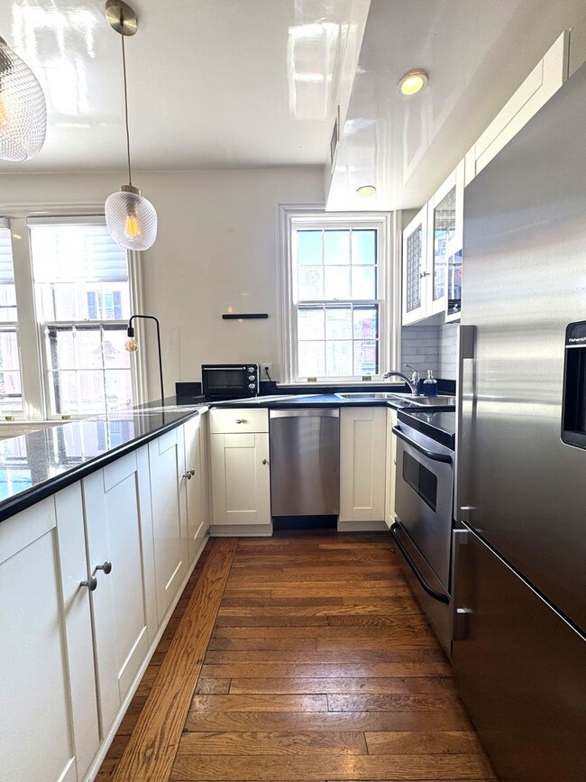 Building Photo - Update 1BR1BA in Georgetown with in unit w...