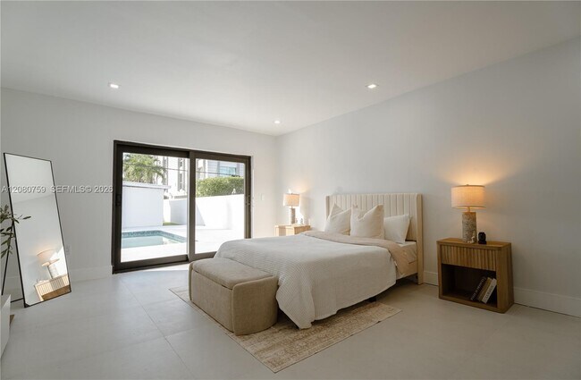 Building Photo - 1221 Biarritz Dr
