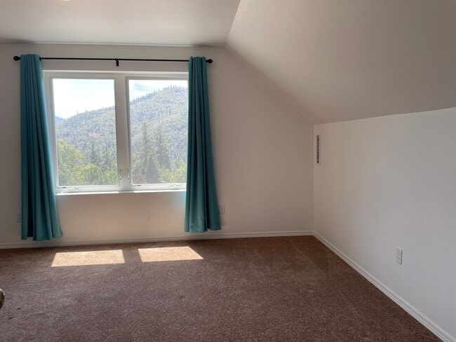 Building Photo - Beautiful 2 Bedroom 1.5 Bath 2 Story Home-...