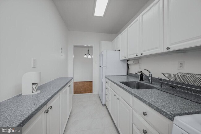 Building Photo - 4200 Cathedral Ave NW