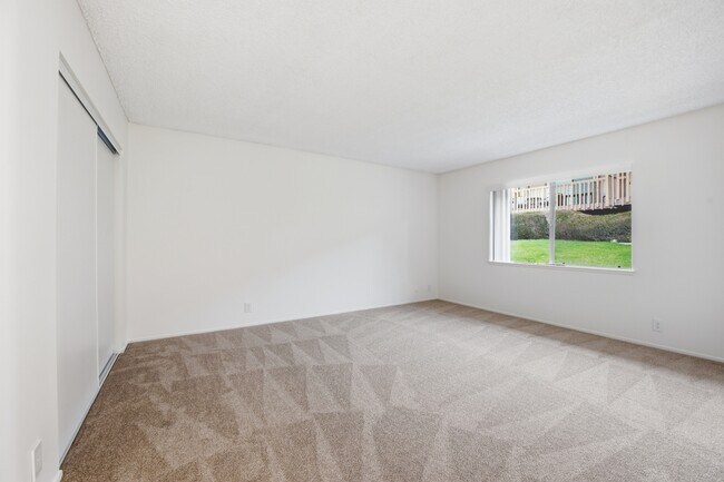 Building Photo - 1022 San Marino Dr
