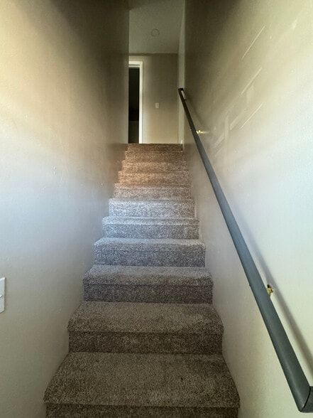 Building Photo - 833 W 350 S