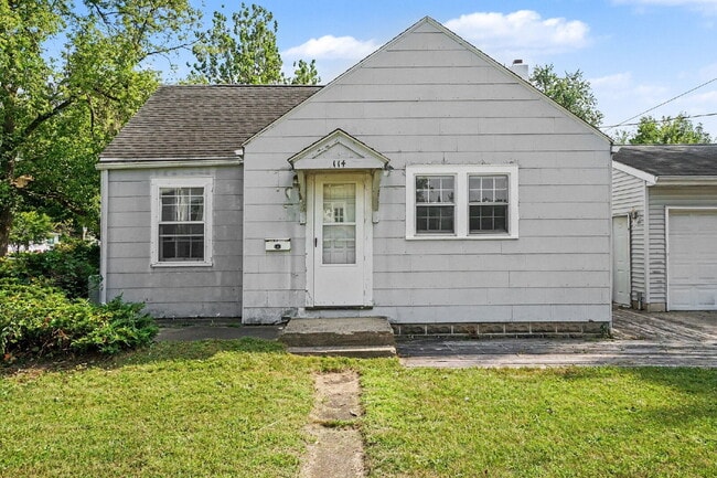Building Photo - Practical 2 bedroom Rental with Recent Updates $1200/Month