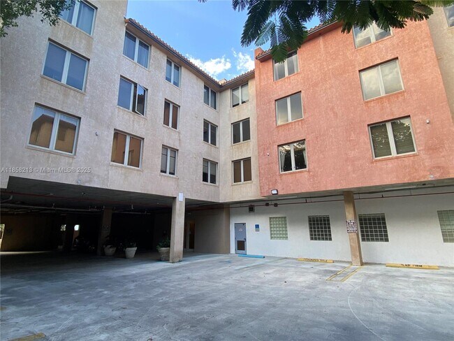 Building Photo - 2630 SW 28th St