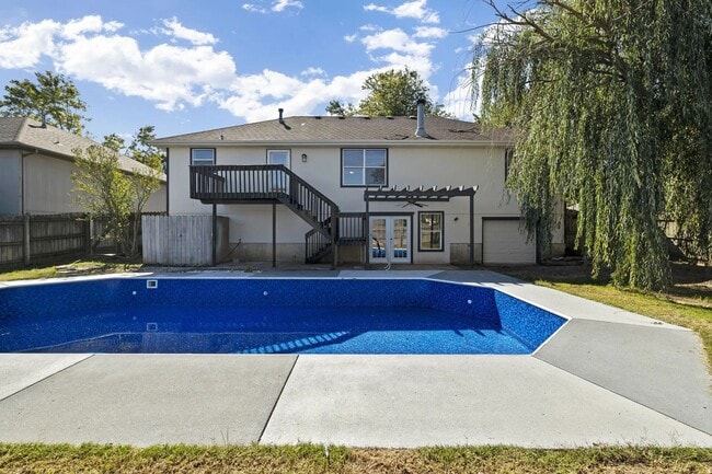 Building Photo - 4 Bed 3 Bath 2 Car Garage -In Ground Pool