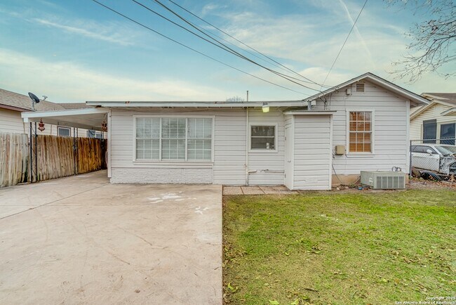 Building Photo - 811 Cottonwood Ave