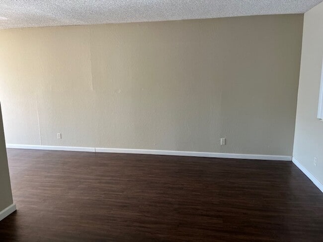 Building Photo - 3 bedroom 1.5 bathroom condo in Davis