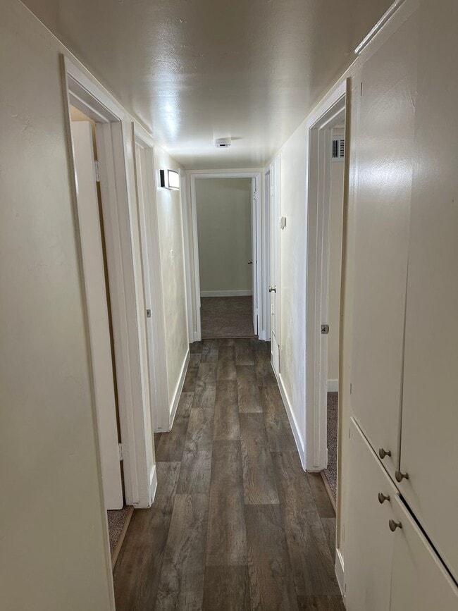 Building Photo - 4 bedroom house