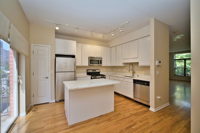 Building Photo - 353 E Eastgate Pl