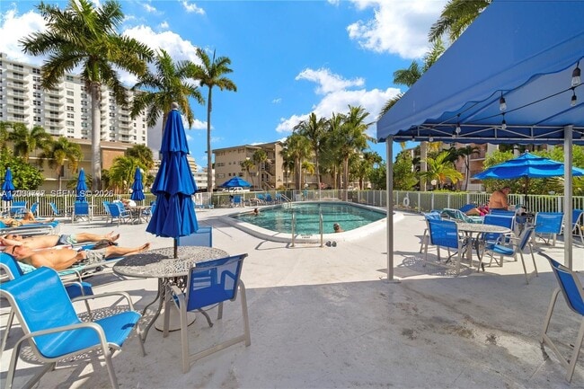 Building Photo - 455 Paradise Isle Blvd