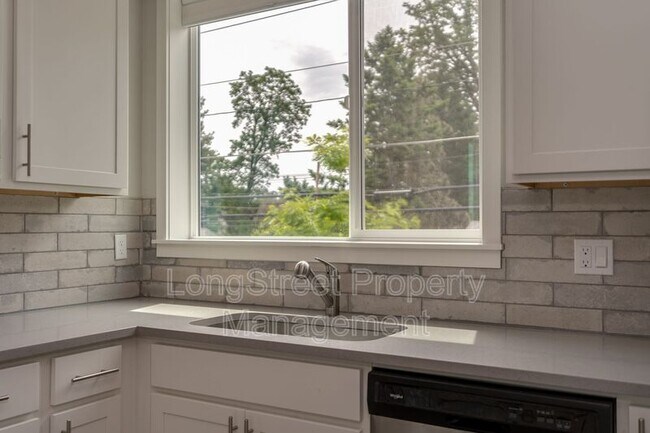 Building Photo - 17854 SW Rudolph Ln