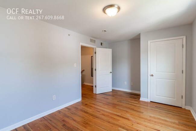 Building Photo - Four Bedroom Apartment near Temple University