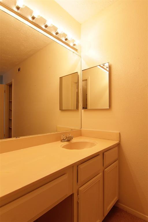 Building Photo - 10555 Turtlewood Ct
