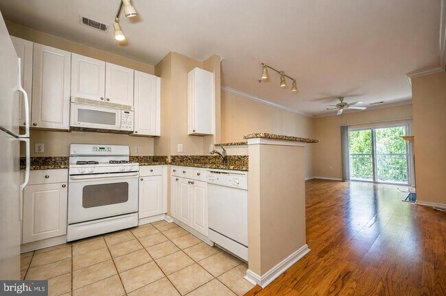 Building Photo - 2765 Centerboro Dr