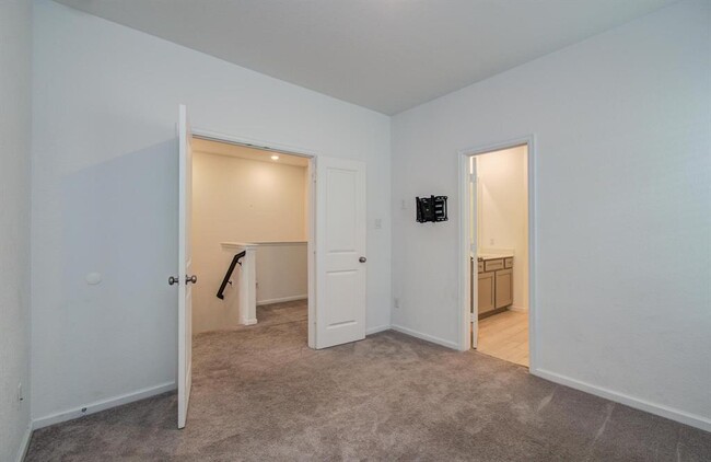 Building Photo - 4138 Balboa Dr