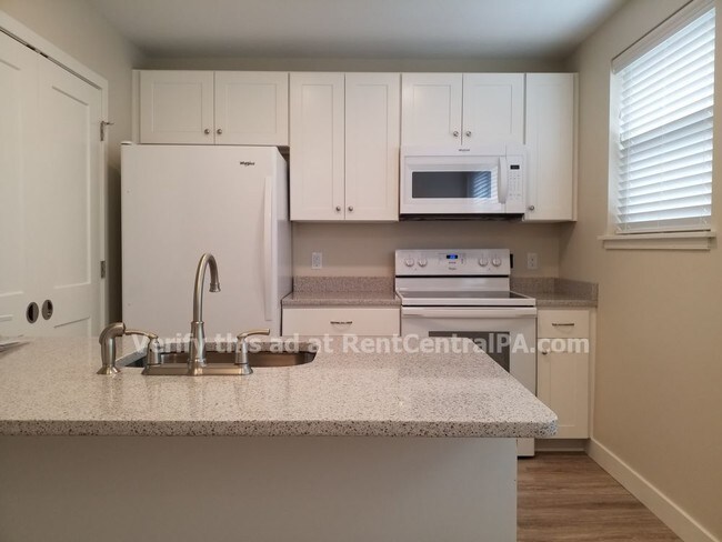 Building Photo - 412 S College St Apt 205