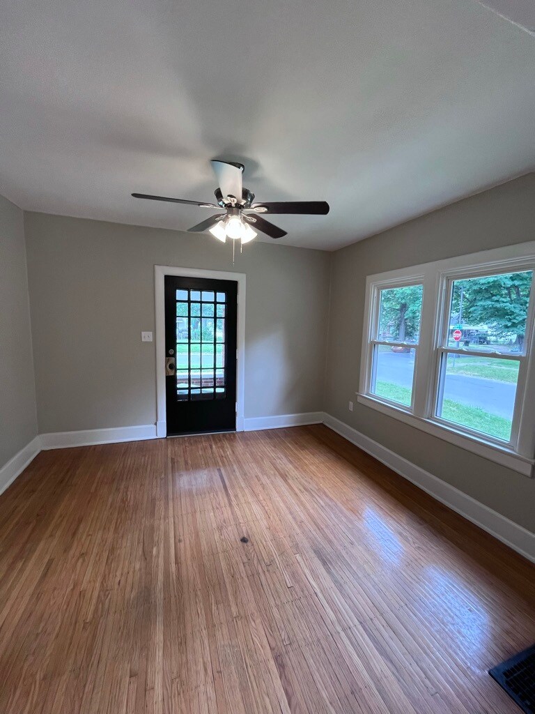 Living Room - 2415 Lindbergh Dr