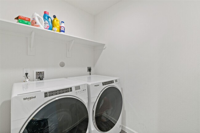 Building Photo - 21568 Rolling Streams Dr