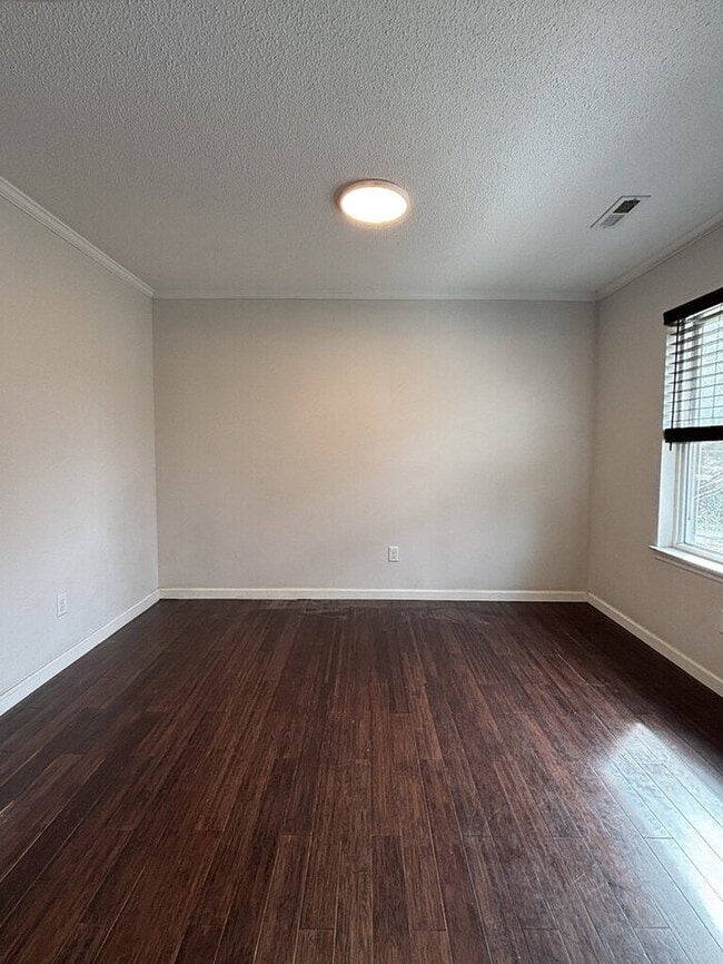 Building Photo - 117 Alma Dr